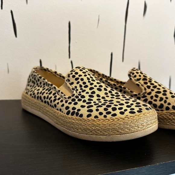 ESpirit Slip Ons - Picture 2 of 4